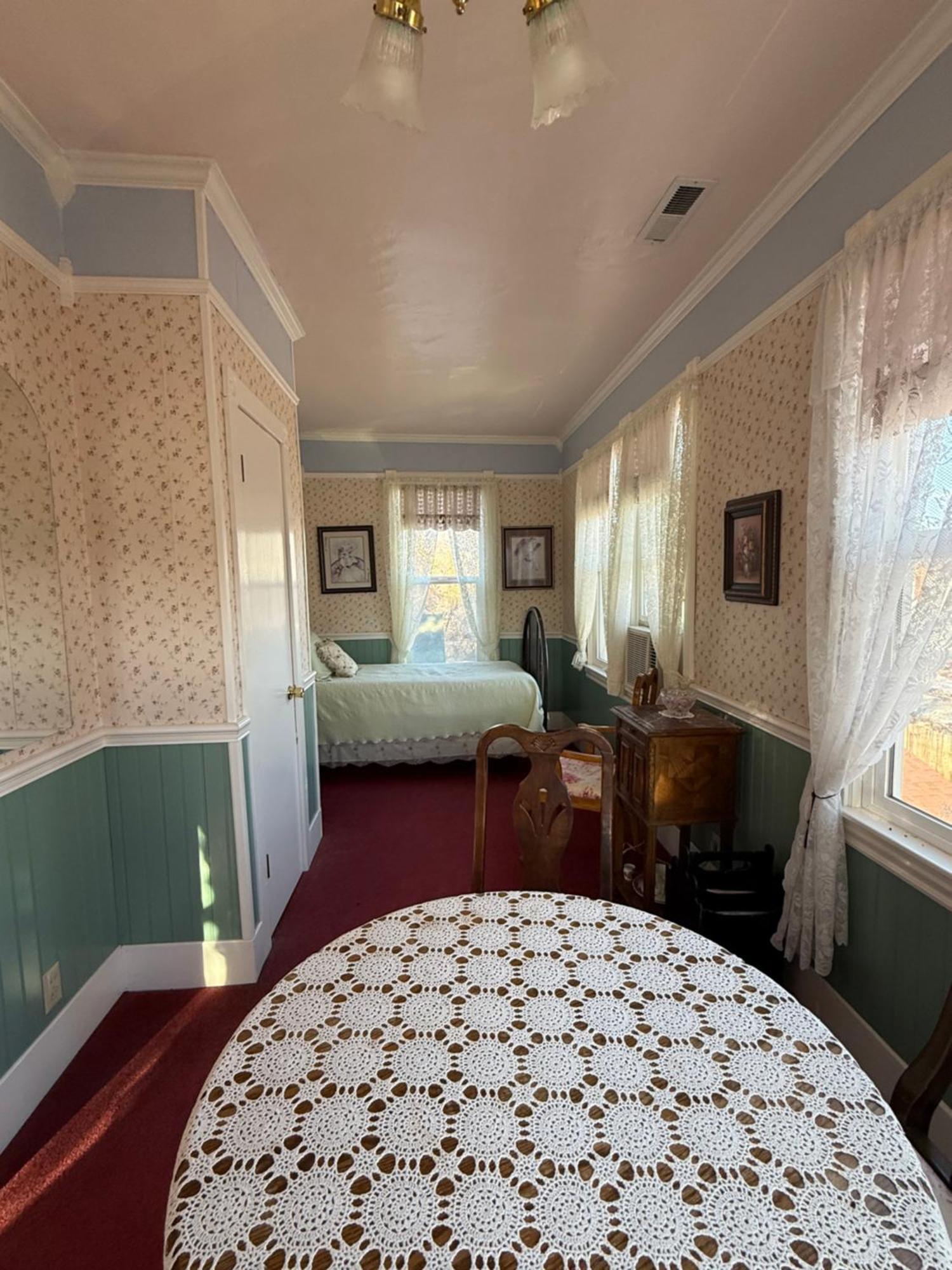 Roseberry House Bed And Breakfast Сюзънвил Екстериор снимка