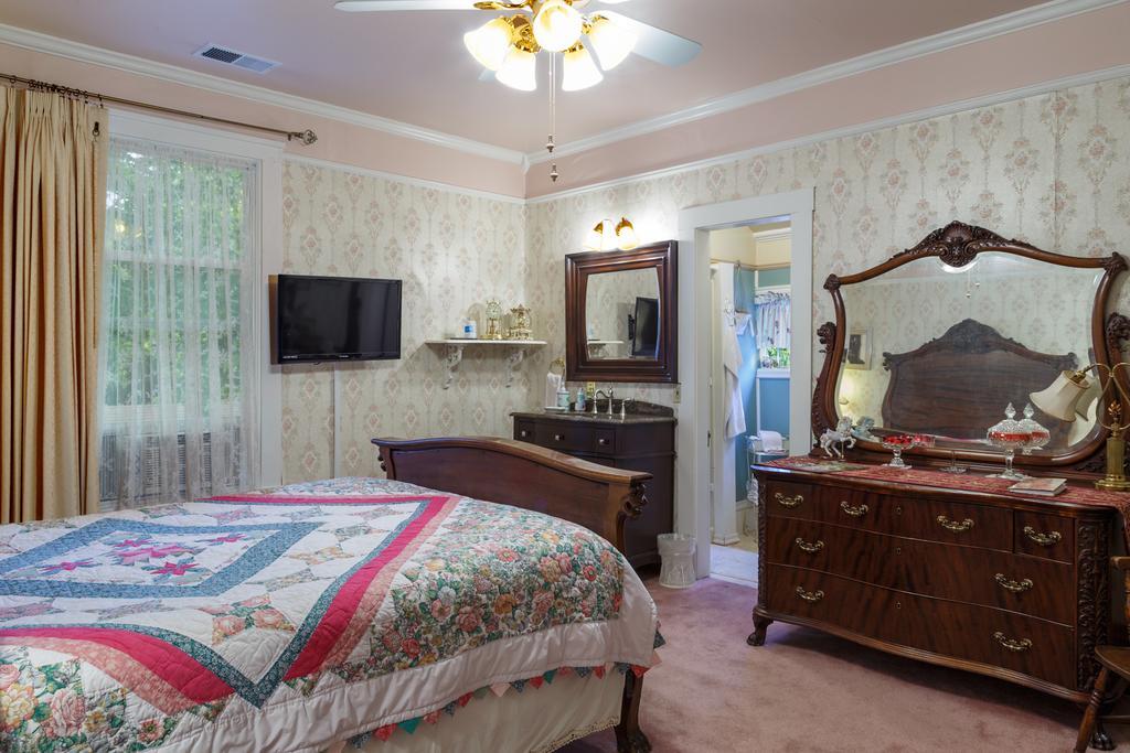 Roseberry House Bed And Breakfast Сюзънвил Екстериор снимка