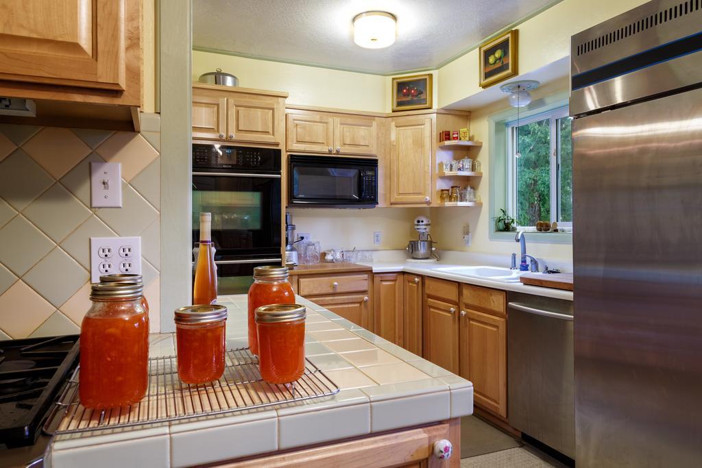 Roseberry House Bed And Breakfast Сюзънвил Екстериор снимка